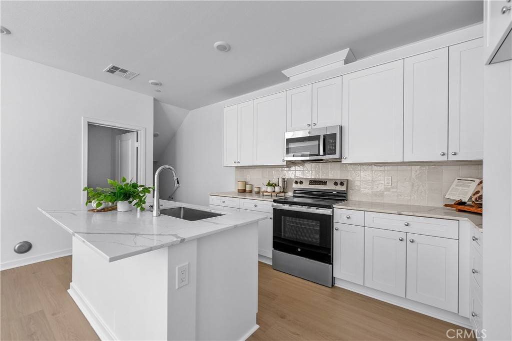 9423 1/2 N Sepulveda Blvd. #4, North Hills, CA 91343
