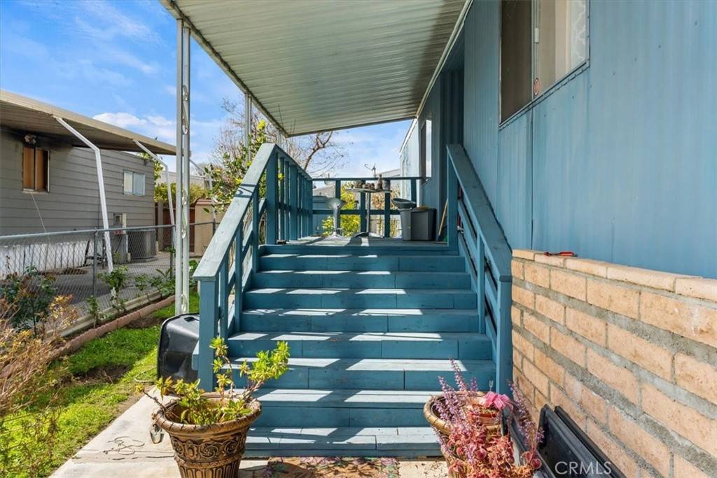 Bakersfield, CA 93308,216 Vivian LN