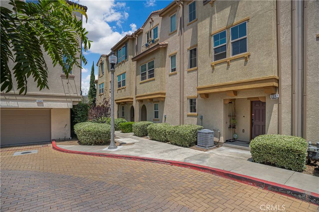 14120 W Willow LN, Van Nuys, CA 91405