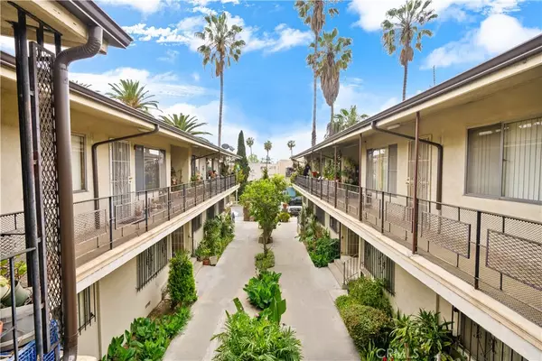 Los Angeles, CA 90004,4955 Rosewood AVE