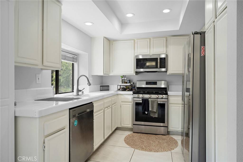 Woodland Hills, CA 91367,21930 Marylee ST #102