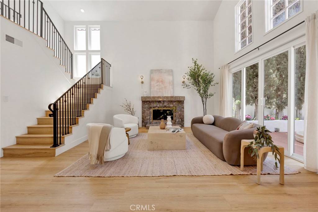Calabasas, CA 91302,23043 Park Este