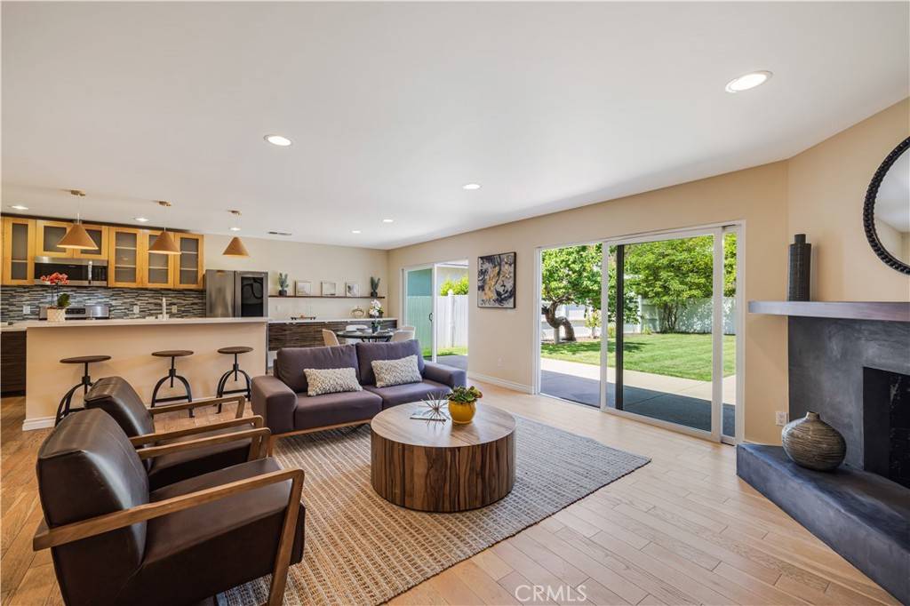 Woodland Hills, CA 91364,5112 Topanga Canyon BLVD