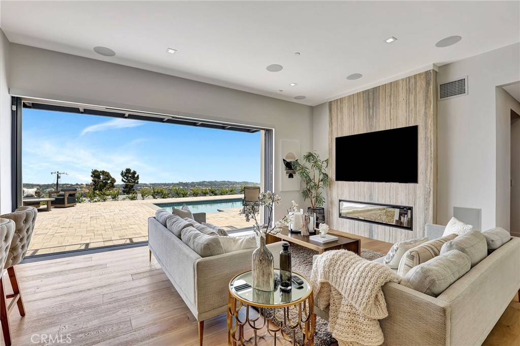 Malibu, CA 90265,5402 Horizon DR