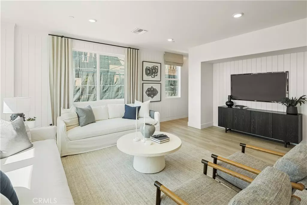 Pico Rivera, CA 90660,9345 Via Azul