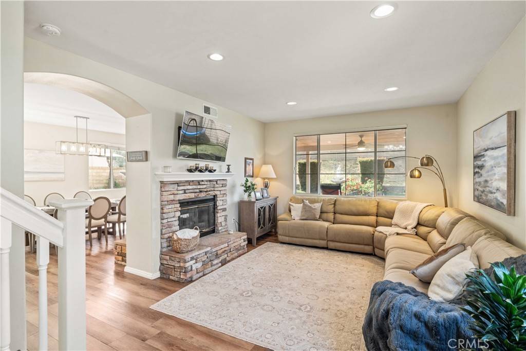 Valencia, CA 91354,23318 Sunnyvale CT
