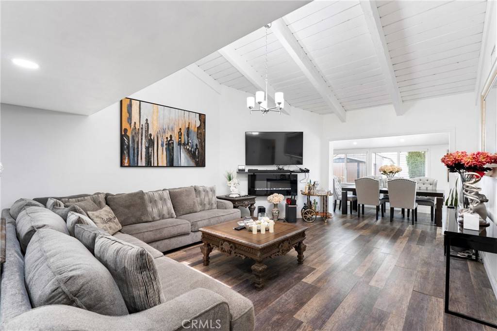 2011 W Katella AVE #17, Anaheim, CA 92804