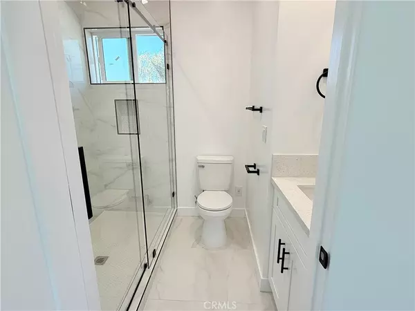 Canoga Park, CA 91304,8418 Owensmouth AVE