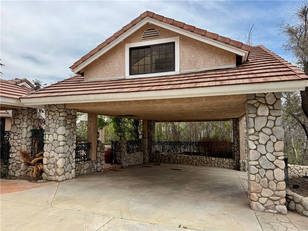 Acton, CA 93510,33710 Santiago RD