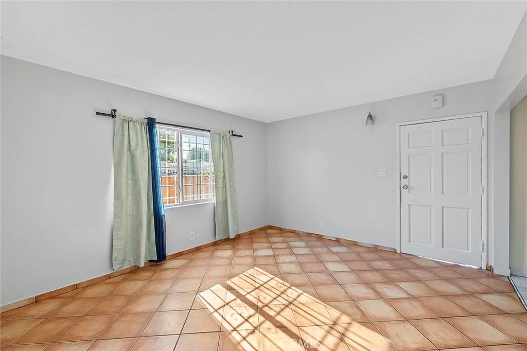Compton, CA 90220,330 W Laurel ST #B