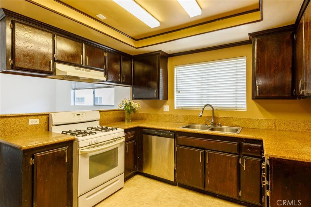 Tarzana, CA 91356,18550 Hatteras ST #7