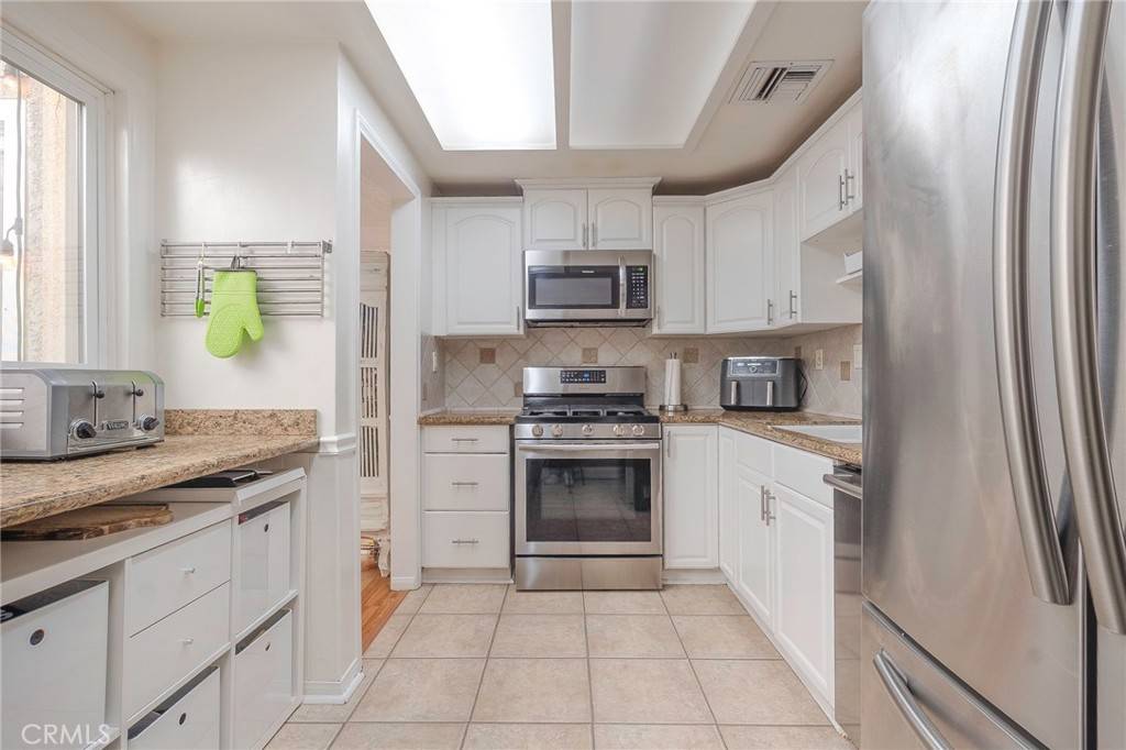 West Hills, CA 91307,23549 Victory Blvd. #21
