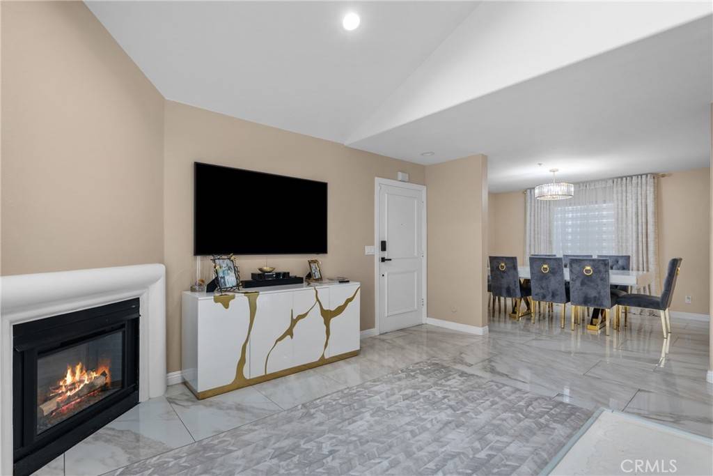 Arleta, CA 91331,9315 Woodman AVE #3