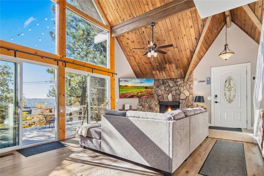 27638 St Bernard LN, Lake Arrowhead, CA 92352
