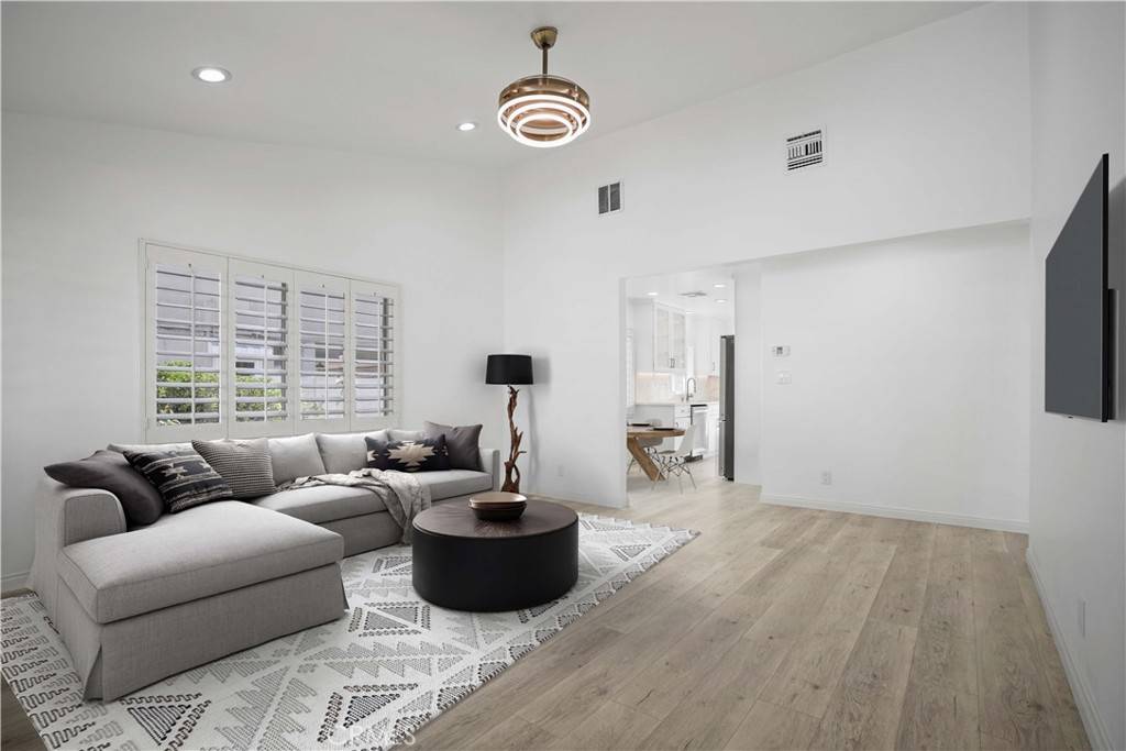North Hollywood, CA 91601,10848 Huston ST