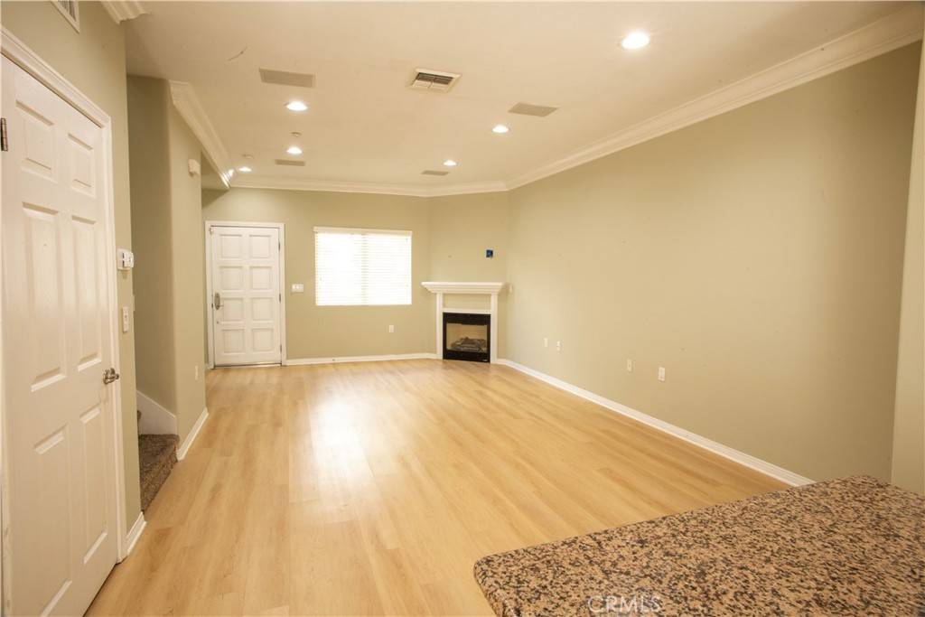 Northridge, CA 91324,9301 Shirley AVE #24