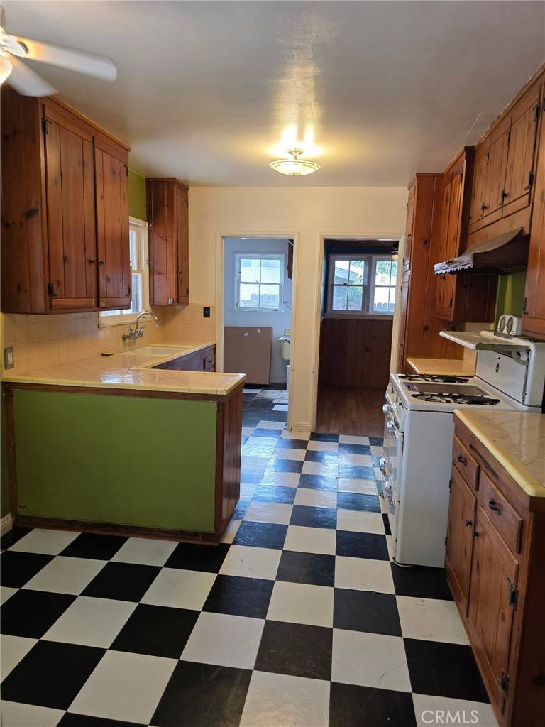 Northridge, CA 91325,7700 Lasaine AVE