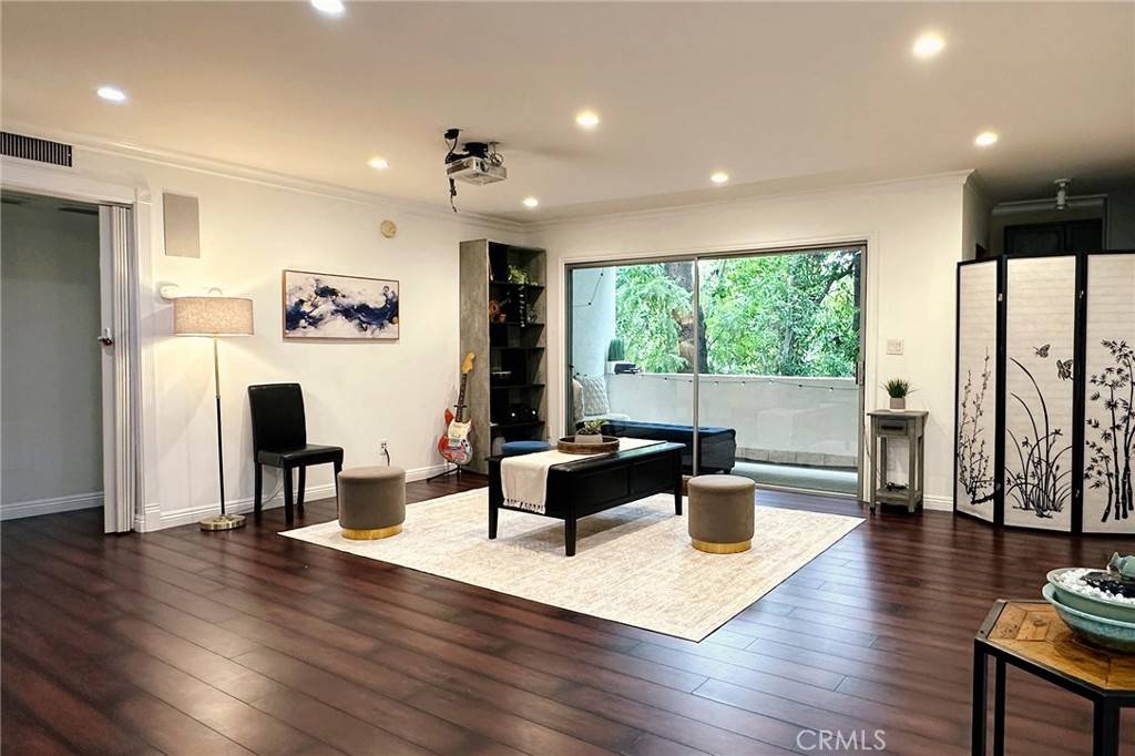 Encino, CA 91316,5215 Balboa BLVD #203