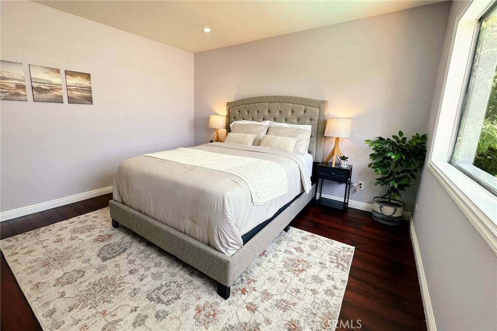 Encino, CA 91316,5215 Balboa BLVD #203