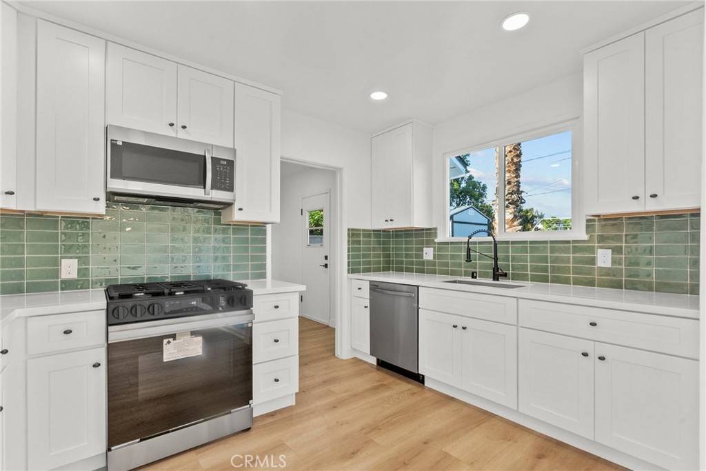 7814 Ben AVE, North Hollywood, CA 91605