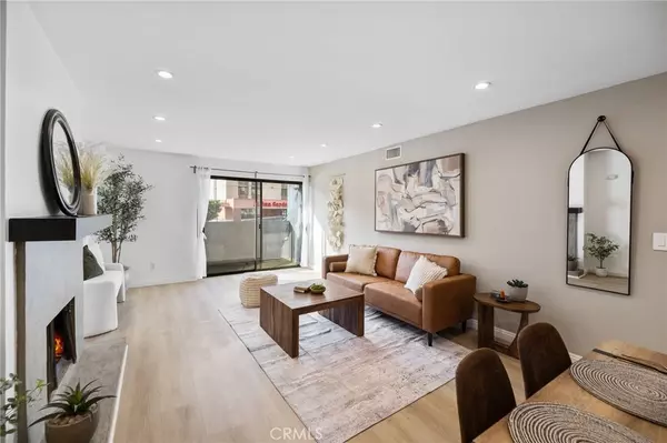 Los Angeles, CA 90068,1940 N Highland AVE #2