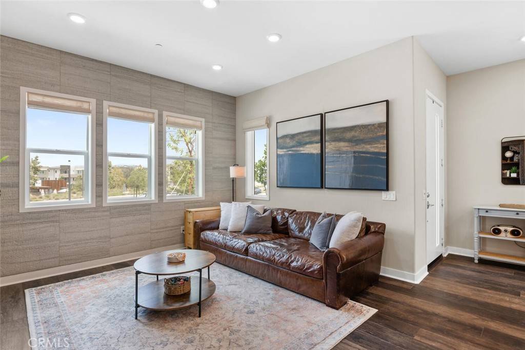 Valencia, CA 91381,27227 Coyote Bush CT