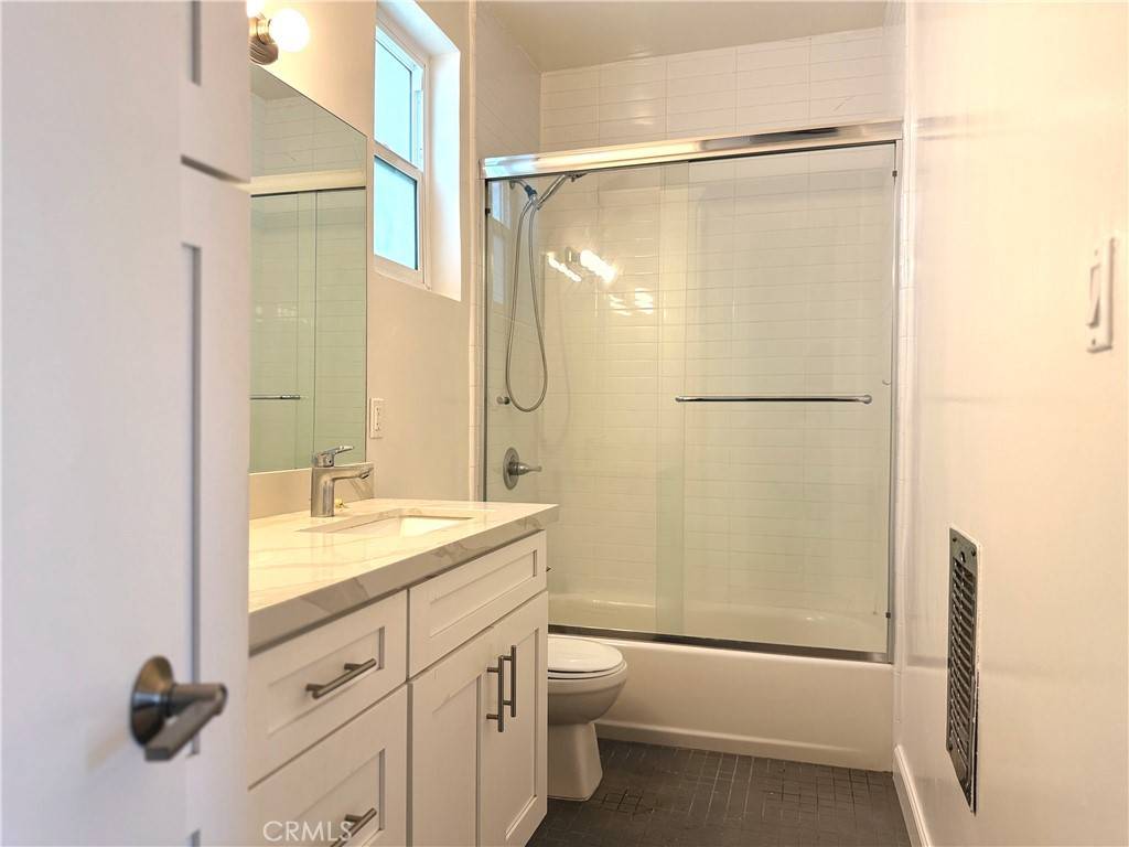 Sherman Oaks, CA 91423,13223 Moorpark ST #1