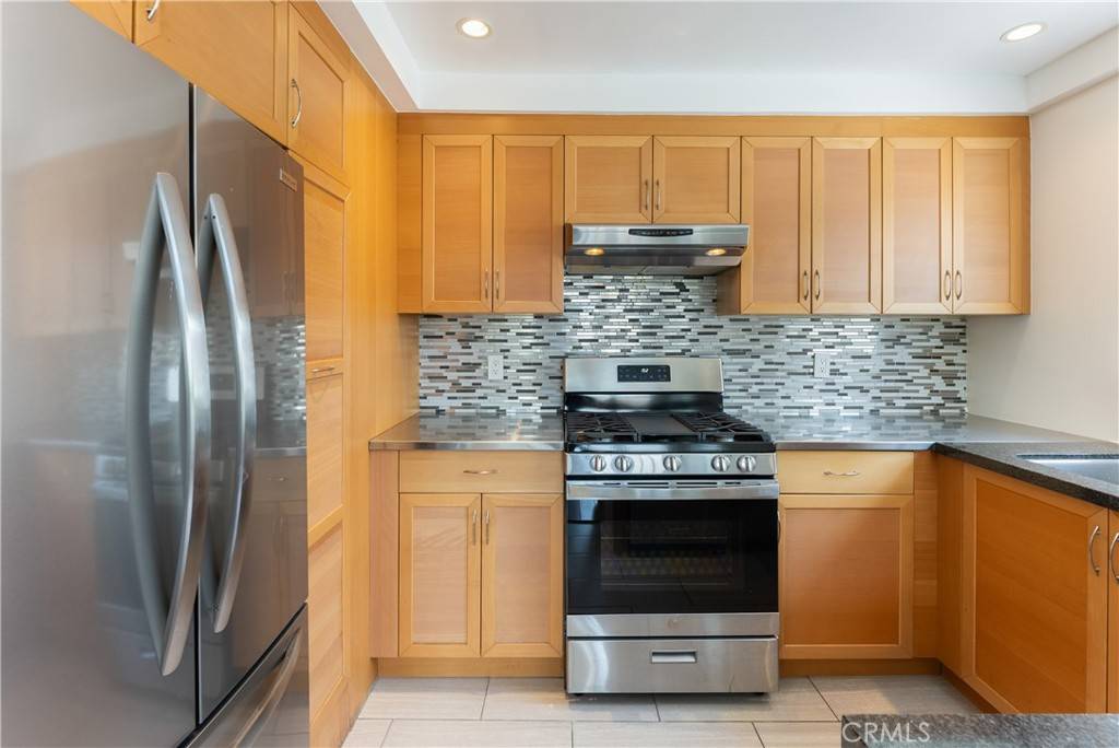 Los Angeles, CA 90066,11831 Courtleigh DR #202