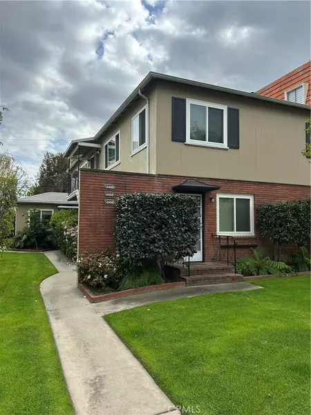 10458 Riverside DR, Toluca Lake, CA 91602