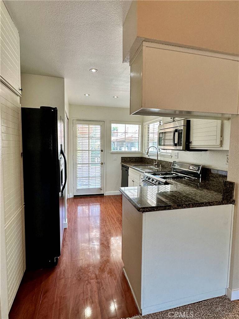 Valencia, CA 91355,25843 Mcbean #9