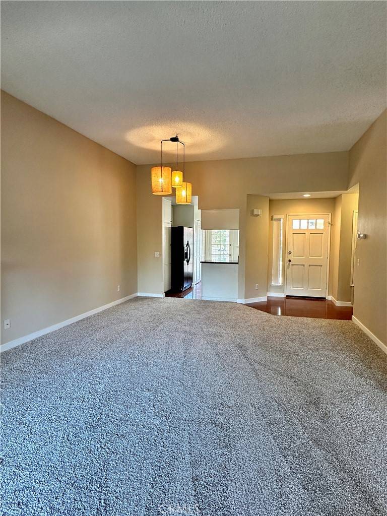 Valencia, CA 91355,25843 Mcbean #9