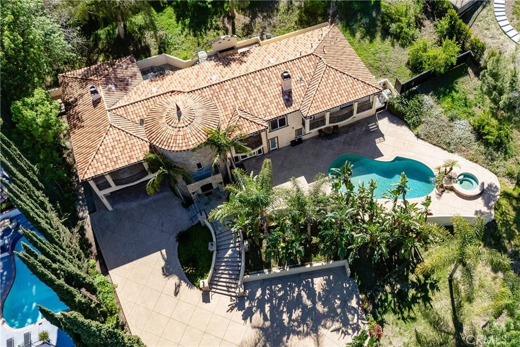 Tarzana, CA 91356,19554 Wells DR