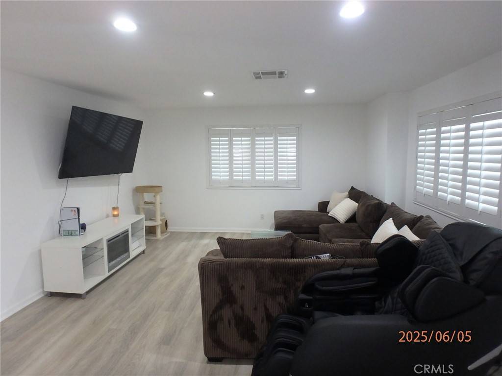 Van Nuys, CA 91406,17457 Covello ST