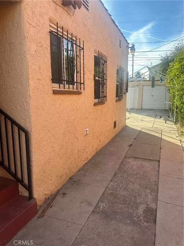 Los Angeles, CA 90047,8943 S Hobart BLVD