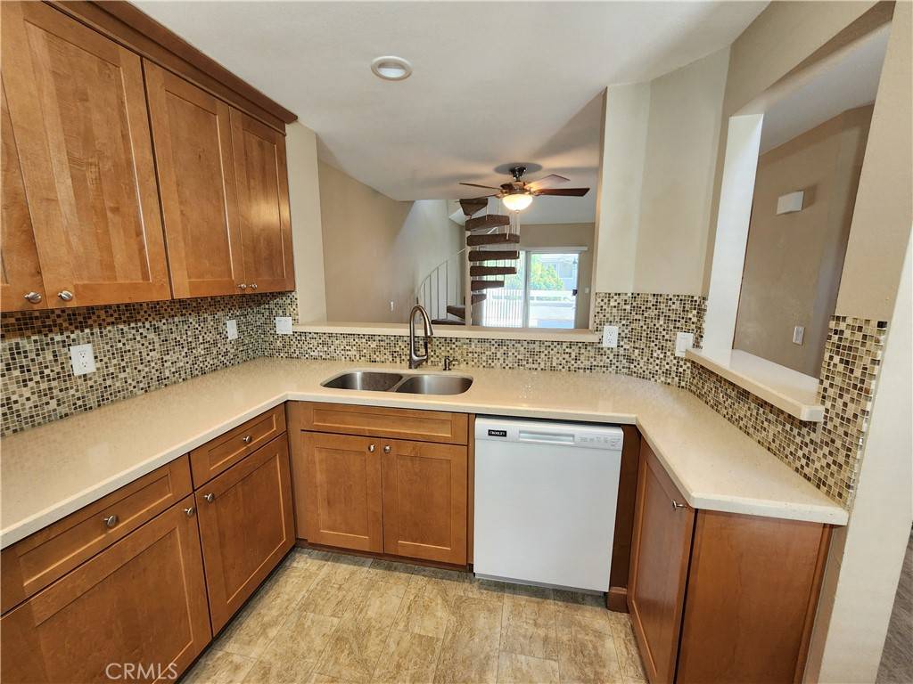 Valencia, CA 91355,26121 Mcbean #22