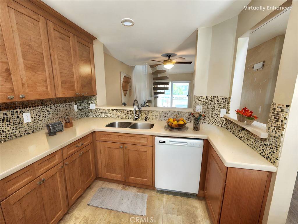 Valencia, CA 91355,26121 Mcbean #22