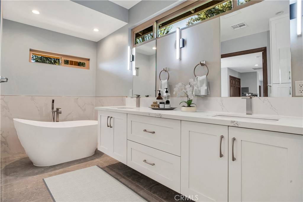 Sherman Oaks, CA 91403,15470 Longbow