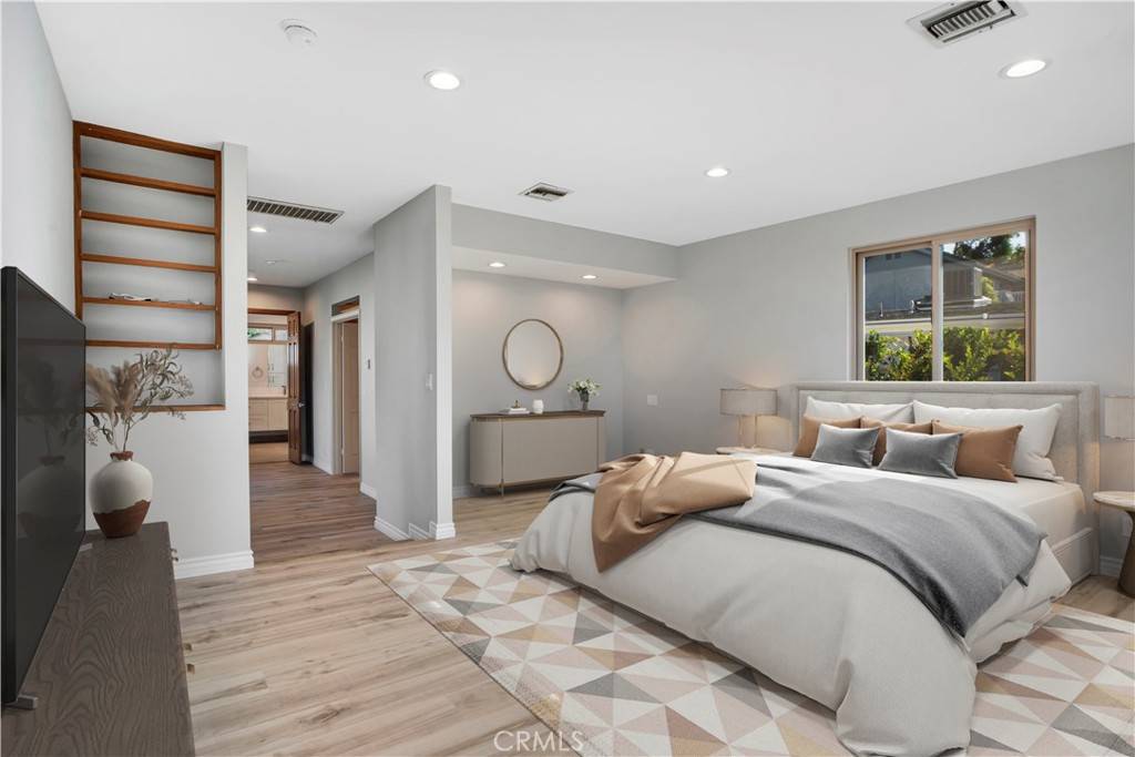 Sherman Oaks, CA 91403,15470 Longbow