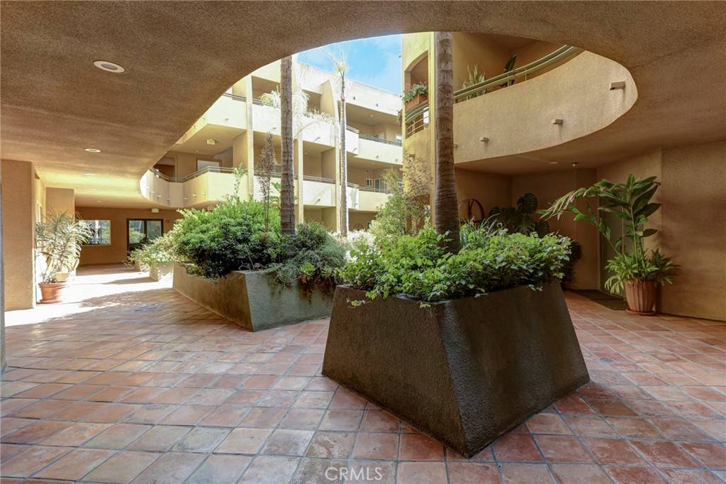 Studio City, CA 91604,12841 Bloomfield ST #103