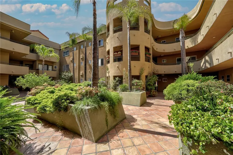 12841 Bloomfield ST #103, Studio City, CA 91604