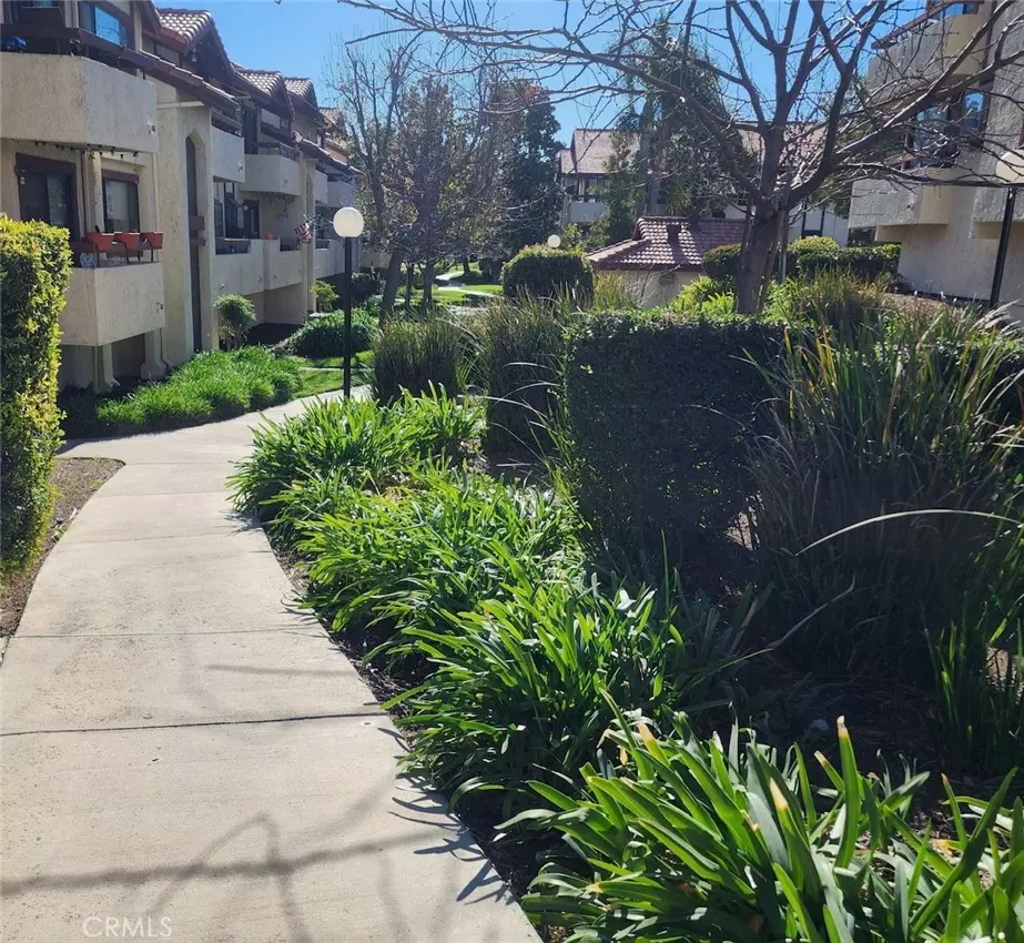 Canyon Country, CA 91387,27971 Sarabande LN #230