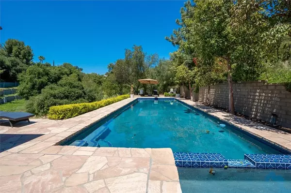 Topanga, CA 90290,21045 Mendenhall CT
