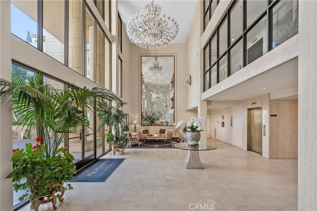 Encino, CA 91316,4949 Genesta AVE #102