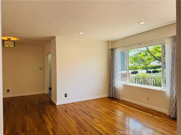Valley Glen, CA 91401,6002 Greenbush AVE