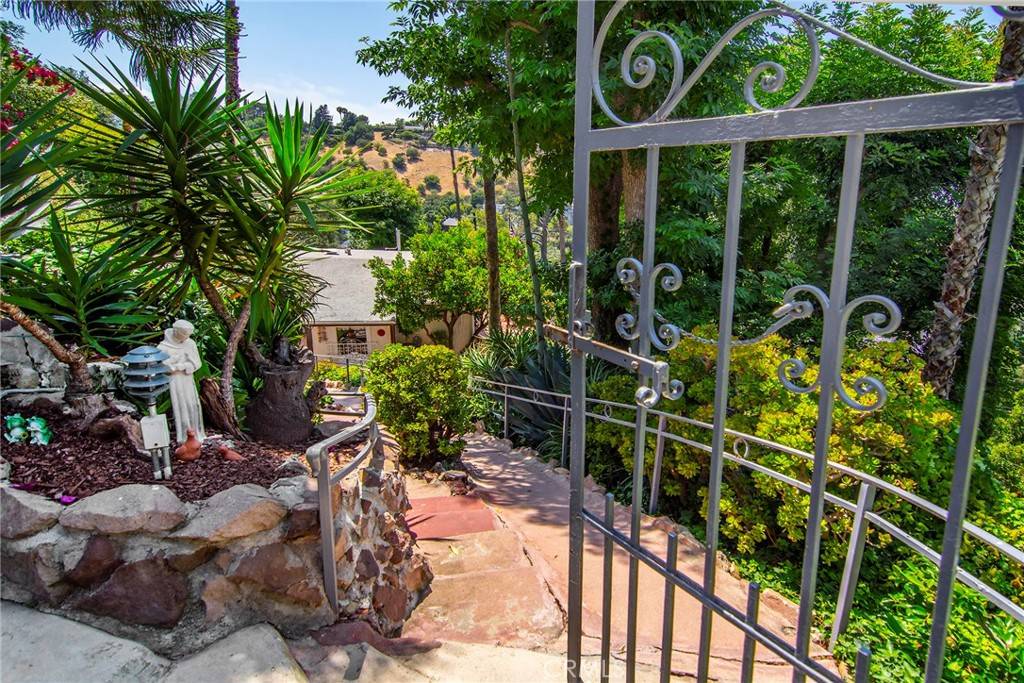 Sherman Oaks, CA 91423,3935 Oakfield DR