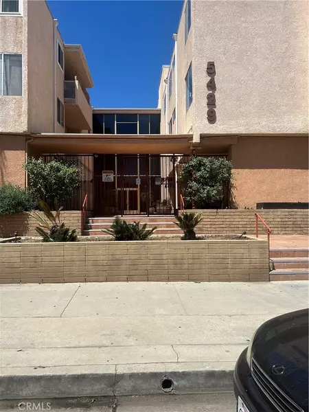 5429 Newcastle AVE #206, Encino, CA 91316