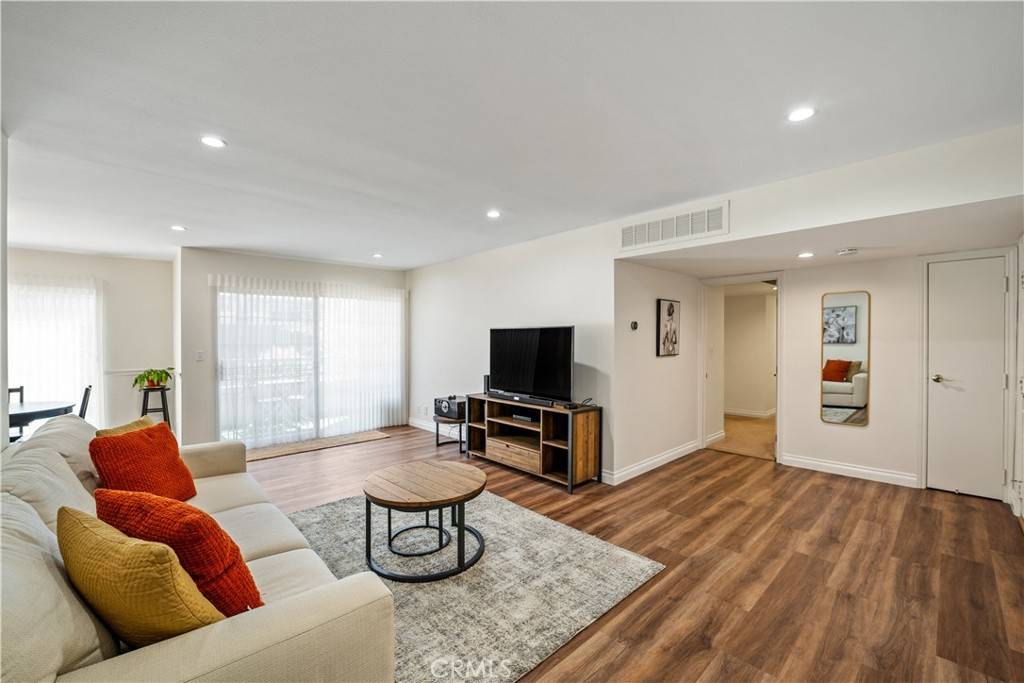 4647 Willis AVE #217, Sherman Oaks, CA 91403