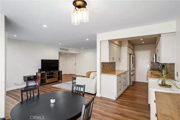 Sherman Oaks, CA 91403,4647 Willis AVE #217