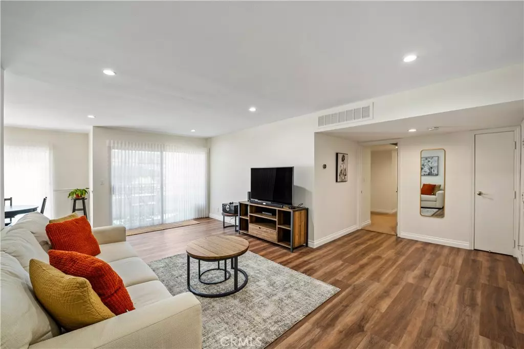 Sherman Oaks, CA 91403,4647 Willis AVE #217