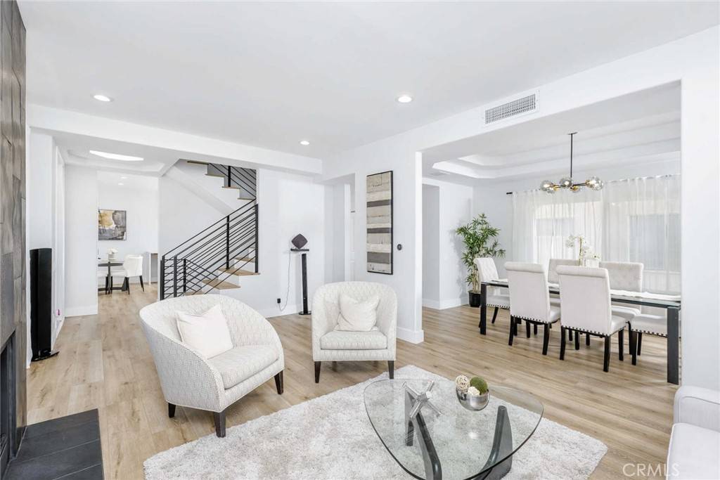 5923 Etiwanda AVE #106, Tarzana, CA 91356